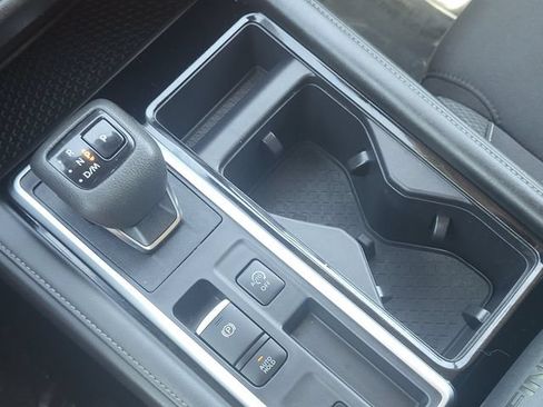 Certified 2024 Nissan Pathfinder SV FWD image 21