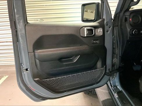 Used 2025 Jeep Wrangler Unlimited Rubicon AWD/4WD image 26