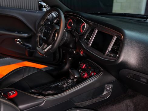 Used 2016 Dodge Challenger SRT Hellcat RWD image 38