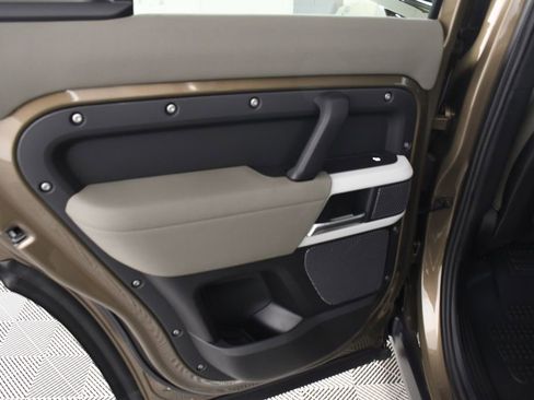 Used 2020 Land Rover Defender 110 First Edition image 26