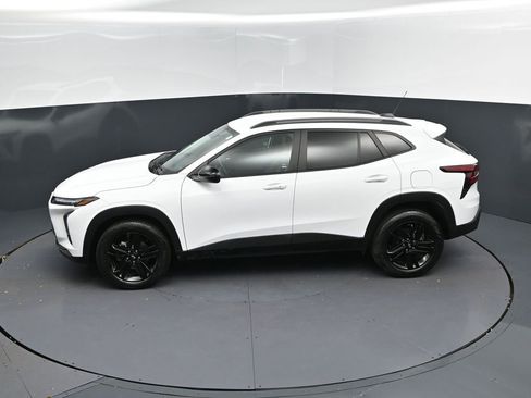 Used 2024 Chevrolet Trax ACTIV w/ Driver Confidence Package image 32