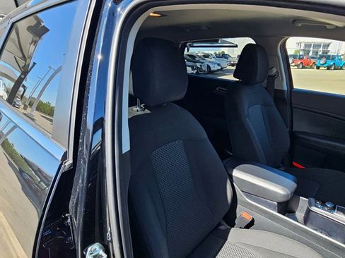 Used 2025 Kia Sportage LX image 20