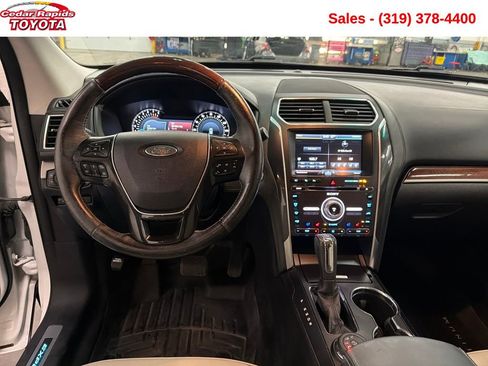 Used 2016 Ford Explorer Platinum image 13