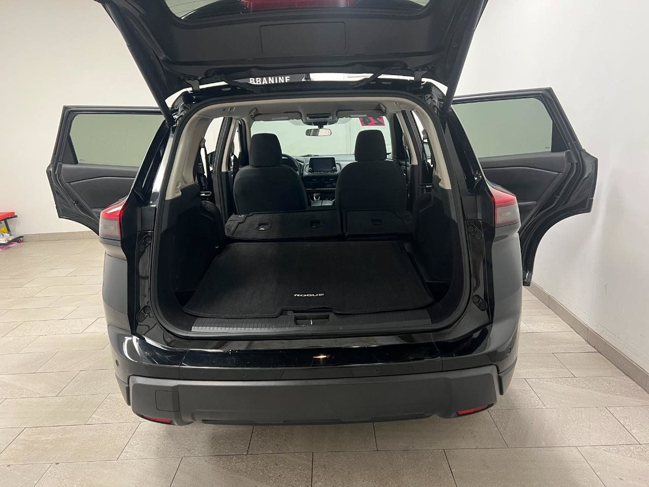 Used 2024 Nissan Rogue SV FWD image 17