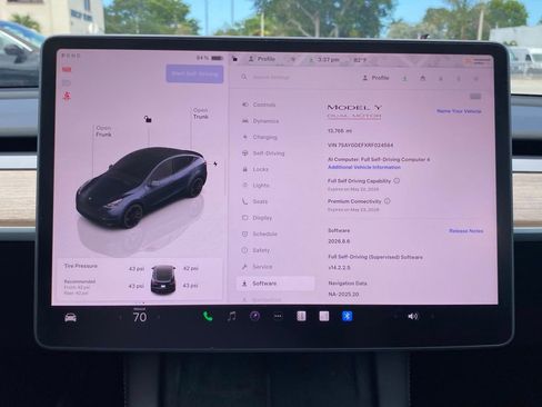 Used 2024 Tesla Model Y Performance AWD/4WD image 2