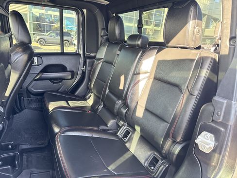 Used 2023 Jeep Gladiator Rubicon w/ Cold Weather Group image 25