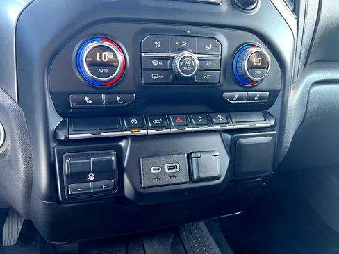 Used 2019 Chevrolet Silverado 1500 RST image 32