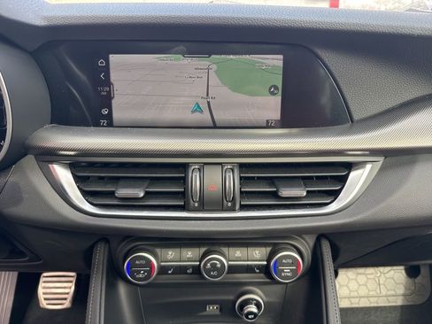 Used 2024 Alfa Romeo Stelvio Veloce image 40