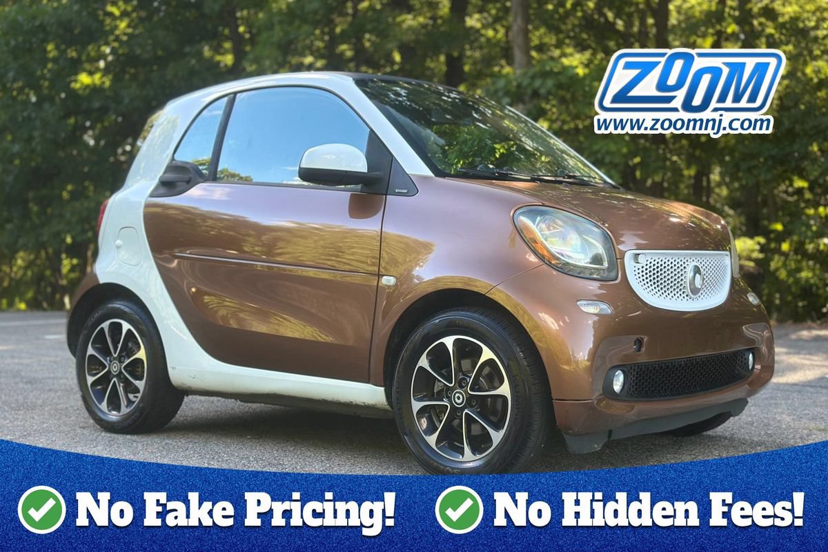 Used 2016 smart fortwo passion RWD image 1