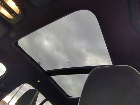 Used 2025 Volvo XC40 B5 Plus image 10