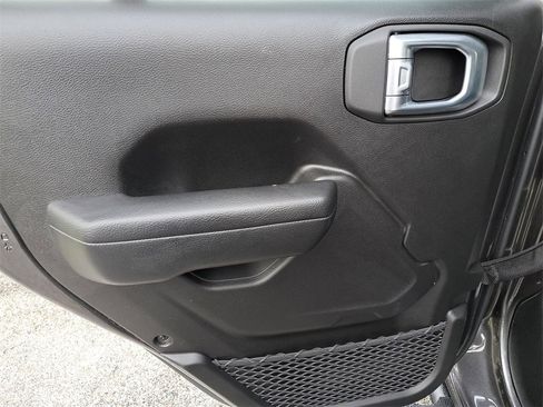 Used 2023 Jeep Gladiator Mojave w/ Trailer Tow Package image 28