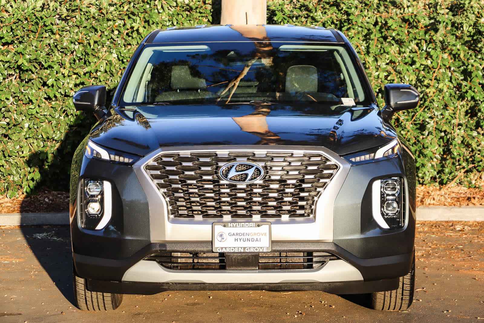 Used 2022 Hyundai Palisade SE FWD image 2