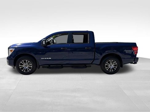 Used 2024 Nissan Titan SV w/ SV Convenience Package image 4