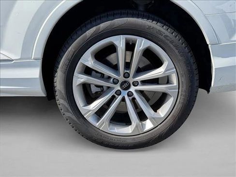 Used 2025 Audi Q7 3.0T Premium Plus image 9