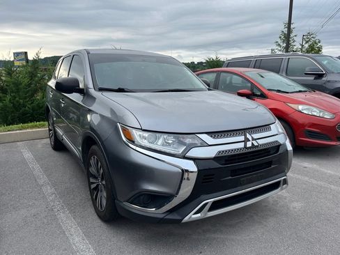 Used 2020 Mitsubishi Outlander ES FWD image 2