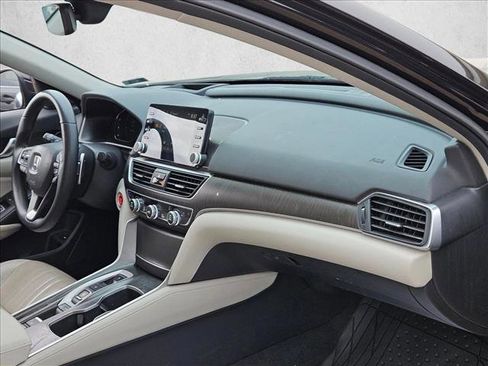 Used 2018 Honda Accord Touring image 24