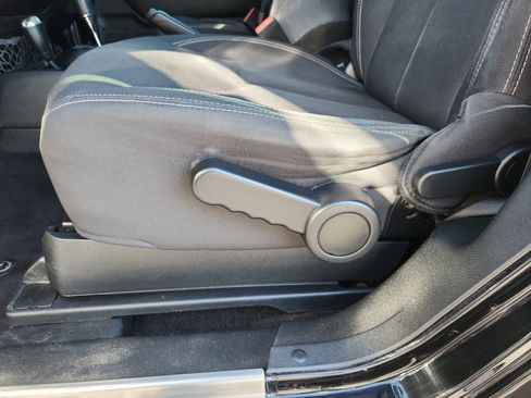 Used 2017 Jeep Wrangler Rubicon w/ Power Convenience Group image 14