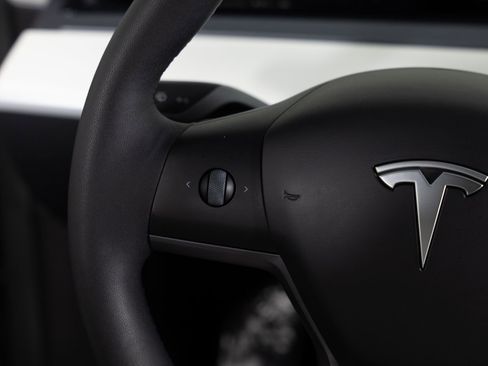 Used 2024 Tesla Model Y Performance AWD/4WD image 30