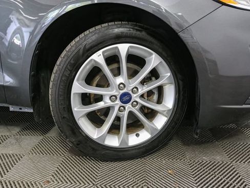 Used 2019 Ford Fusion SE FWD image 14