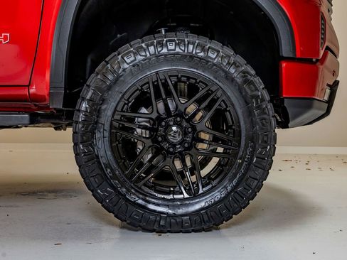 Used 2023 GMC Sierra 1500 AT4 w/ AT4 Preferred Package AWD/4WD image 12