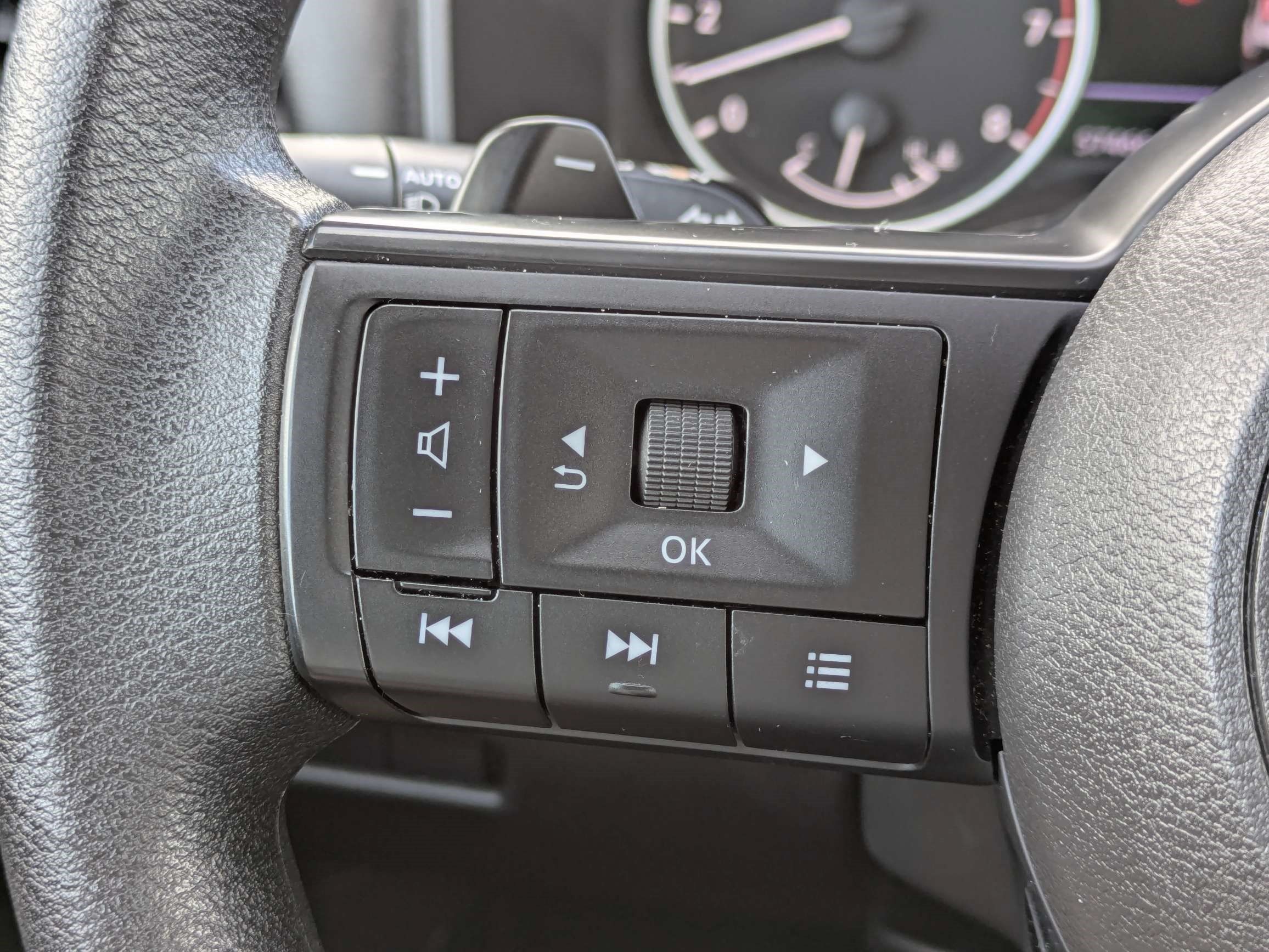 Used 2024 Nissan Rogue S FWD image 21