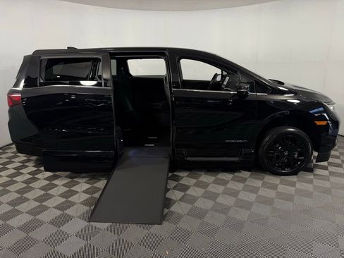 Used 2025 Honda Odyssey Sport-L image 15