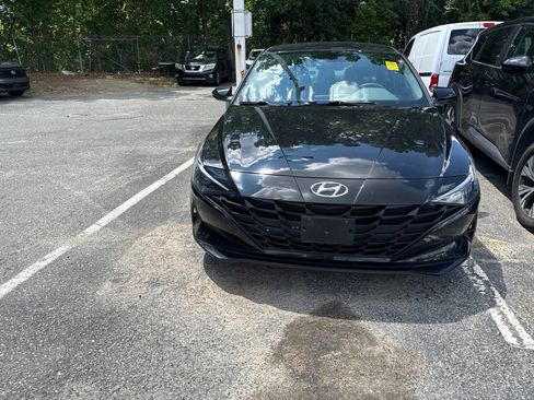Used 2022 Hyundai Elantra SEL FWD image 1