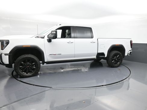 Used 2024 GMC Sierra 2500 AT4 w/ AT4 Premium Plus Package image 5