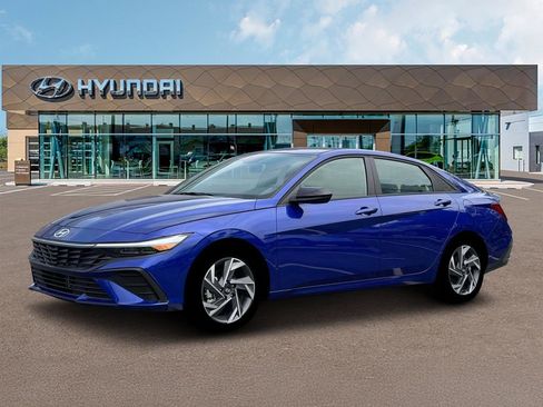 New 2025 Hyundai Elantra SEL FWD image 2