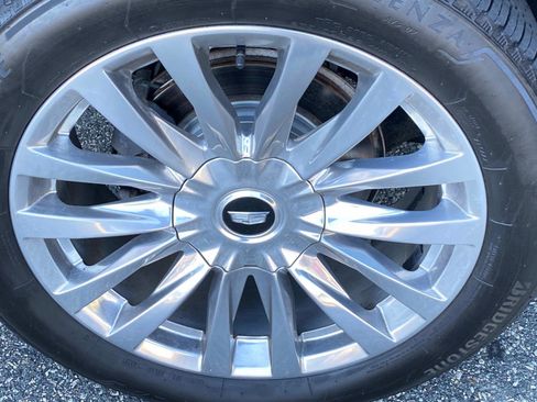 Used 2021 Cadillac Escalade Premium Luxury image 27