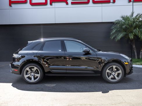 Used 2026 Porsche Macan AWD/4WD image 8