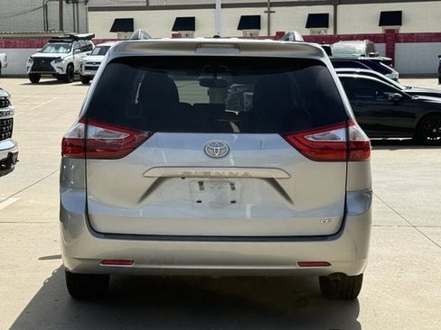 Used 2017 Toyota Sienna LE FWD image 5