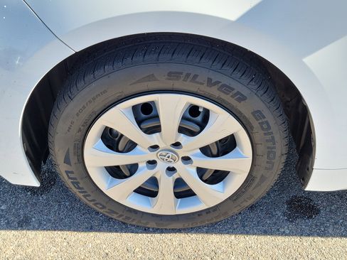 Used 2020 Toyota Corolla LE image 17