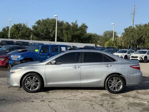 Used 2017 Toyota Camry SE FWD image 3