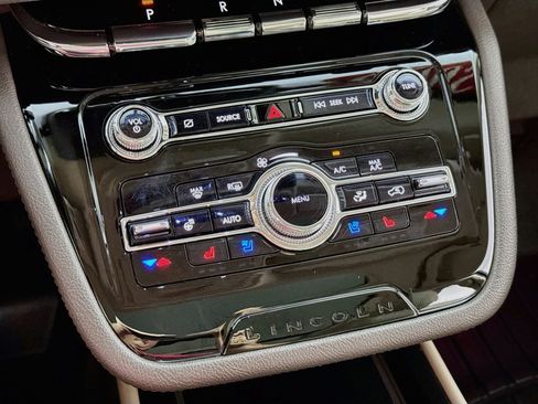 Used 2021 Lincoln Corsair AWD w/ Premium Package image 19