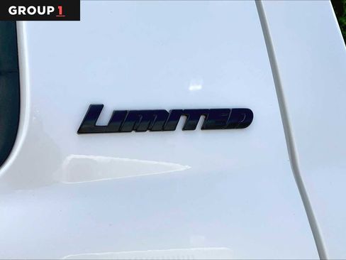 Used 2021 Toyota Tundra Limited w/ Limited Premium Package AWD/4WD image 10