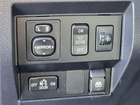 Used 2017 Toyota Tundra SR5 w/ SR5 Upgrade Package AWD/4WD image 15