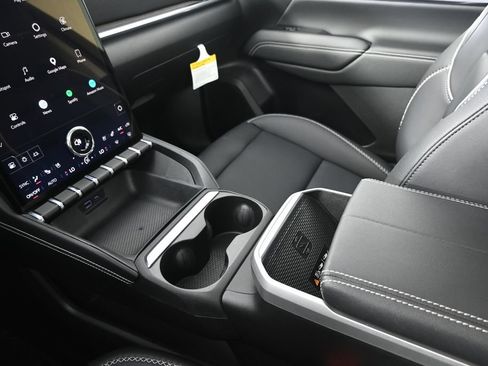 Used 2026 GMC Terrain Denali w/ LPO, Floor Liner Package AWD/4WD image 33