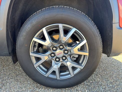 Used 2023 GMC Acadia SLT image 10