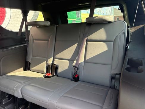 Used 2023 GMC Yukon XL SLT AWD/4WD image 25