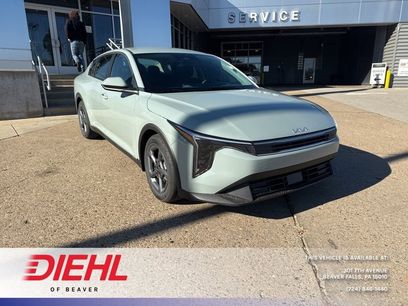 New 2025 Kia K4 LXS