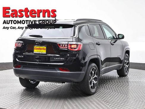 Used 2025 Jeep Compass Limited AWD/4WD image 5