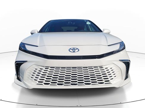 Used 2025 Toyota Camry XSE image 2