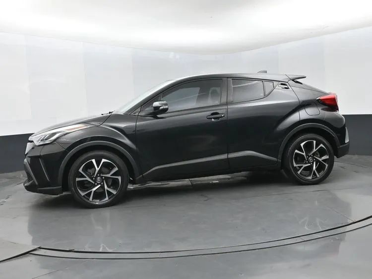 Used 2022 Toyota C-HR XLE FWD image 5