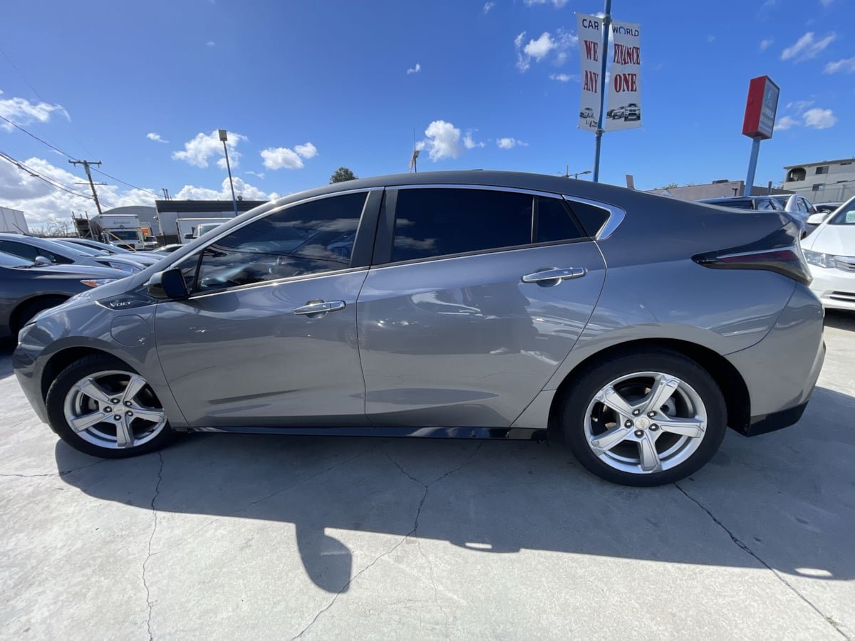 Used 2018 Chevrolet Volt LT FWD image 3