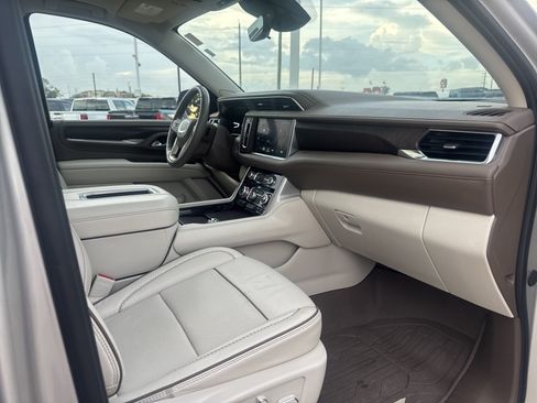 Used 2024 GMC Yukon Denali w/ Denali Reserve Package AWD/4WD image 16