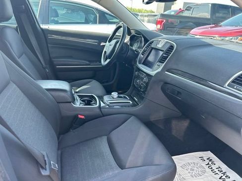 Used 2021 Chrysler 300 Touring RWD image 7