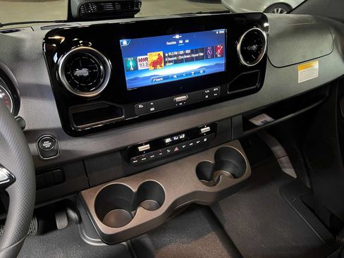 Used 2025 Mercedes-Benz Sprinter 2500 image 31