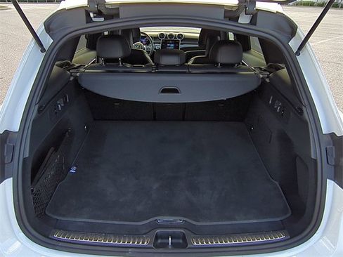 Used 2025 Mercedes-Benz GLC 300 image 13