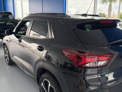 Used 2022 Chevrolet TrailBlazer RS w/ Convenience Package FWD image 5